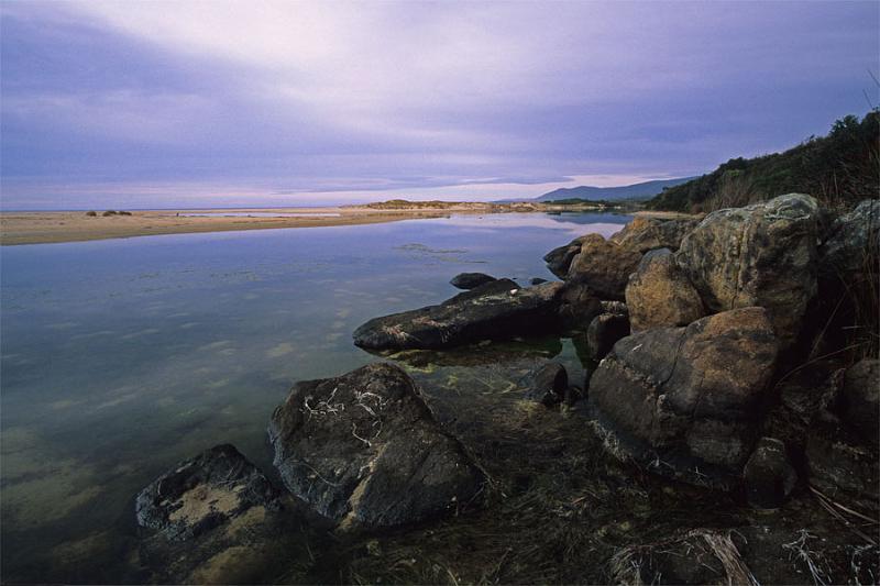 LS77mw.jpg - Early morning - Chain of Lagoons
