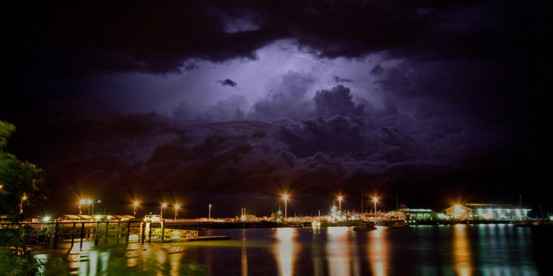 CS355mw.jpg - Thunder over the Wharf - Darwin, NT.