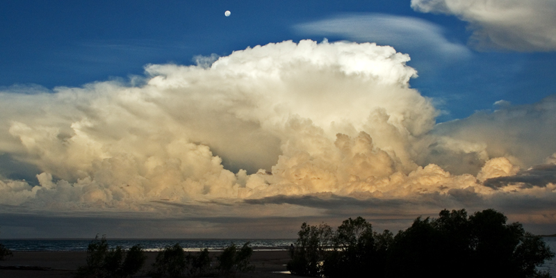 W359mw.jpg - Moon over a Thunderhead - Buffalo Creek, Darwin, NT.
